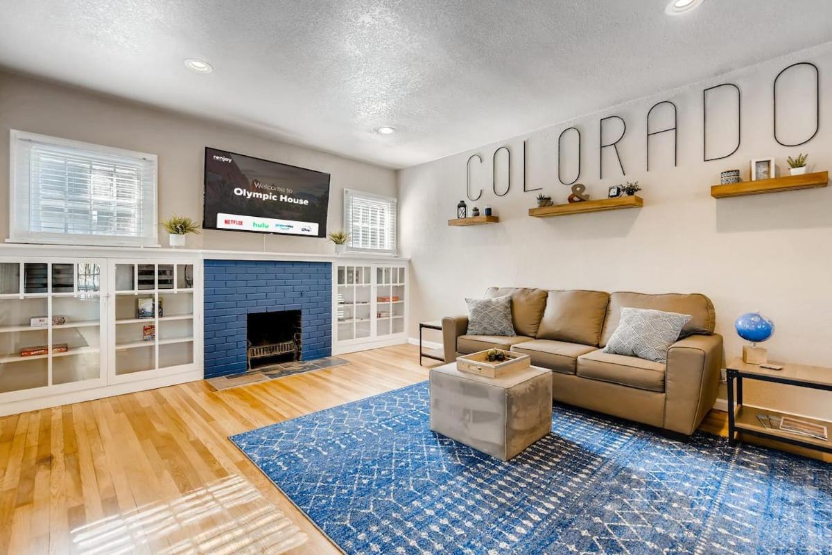 Olympic House Downtown w Hot Tub Fire pit & BBQ - B&B Colorado Springs