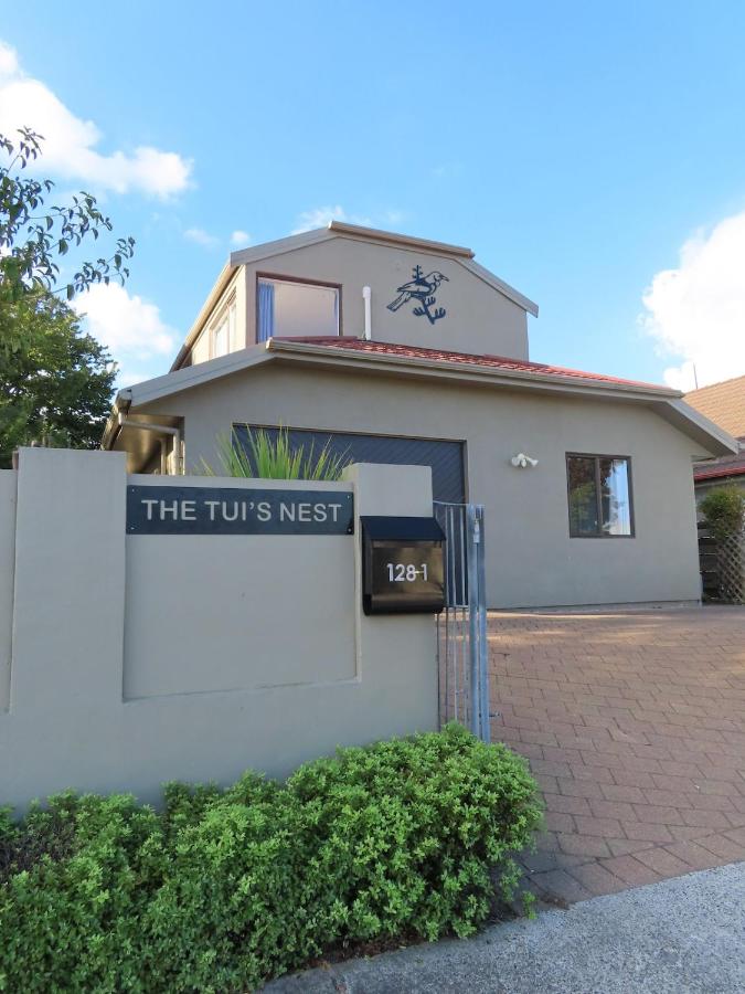 The Tuis Nest - B&B