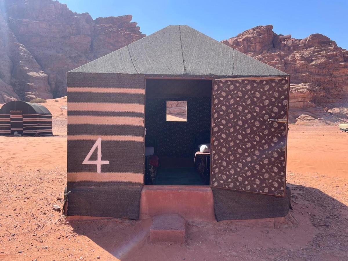 Standard Twin Room with Mountain View