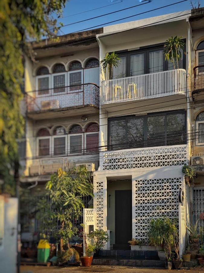 Siri Designer 3-Storey Townhouse with Garden and Luxury Amenities - Chambres d’hôtes Bangkok