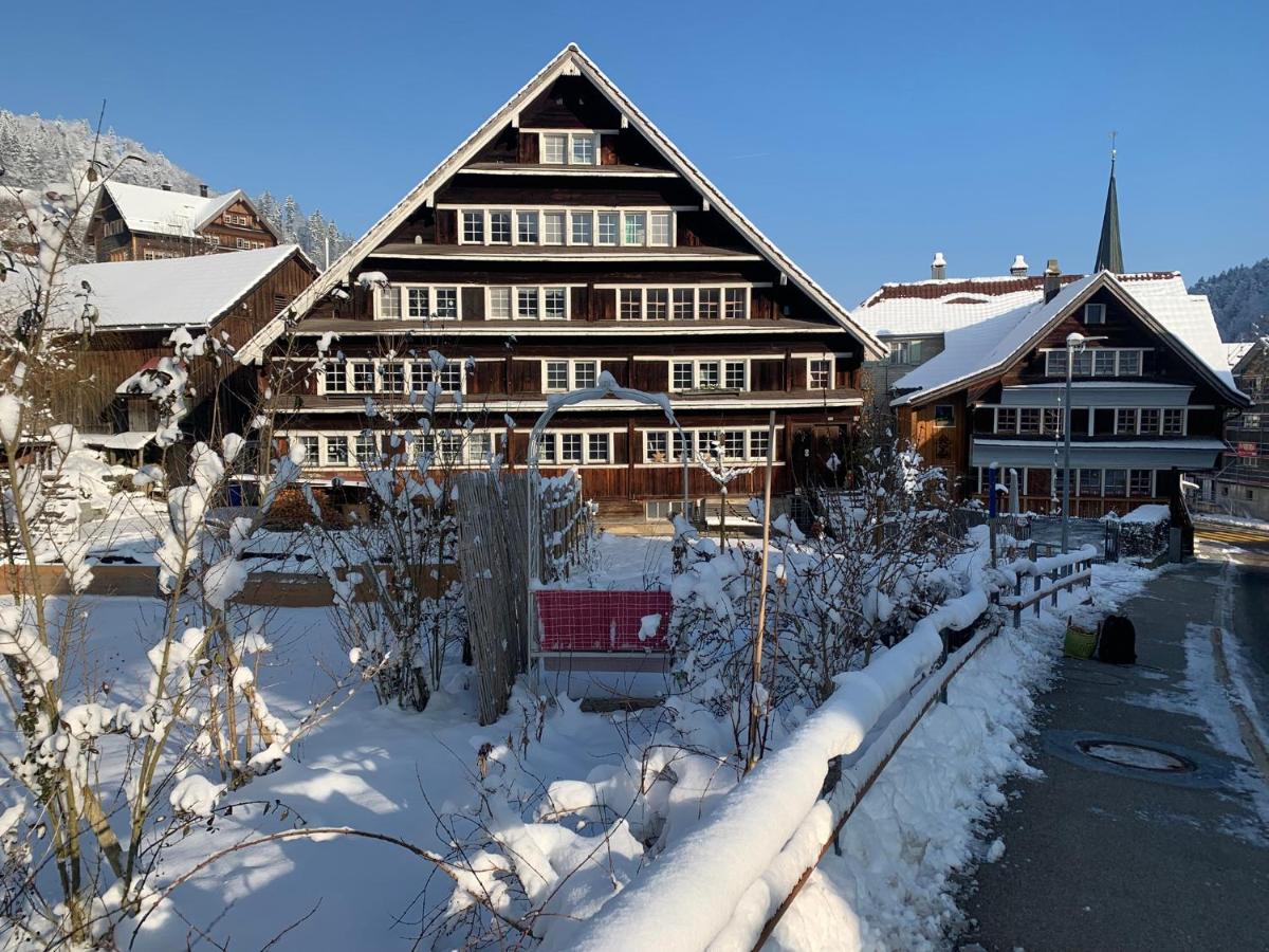 Gemütliches Chalet-Zimmer mit Garten - B&B Brunnadern