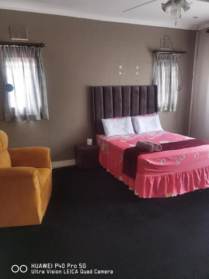 Yellow Stars Guesthouses