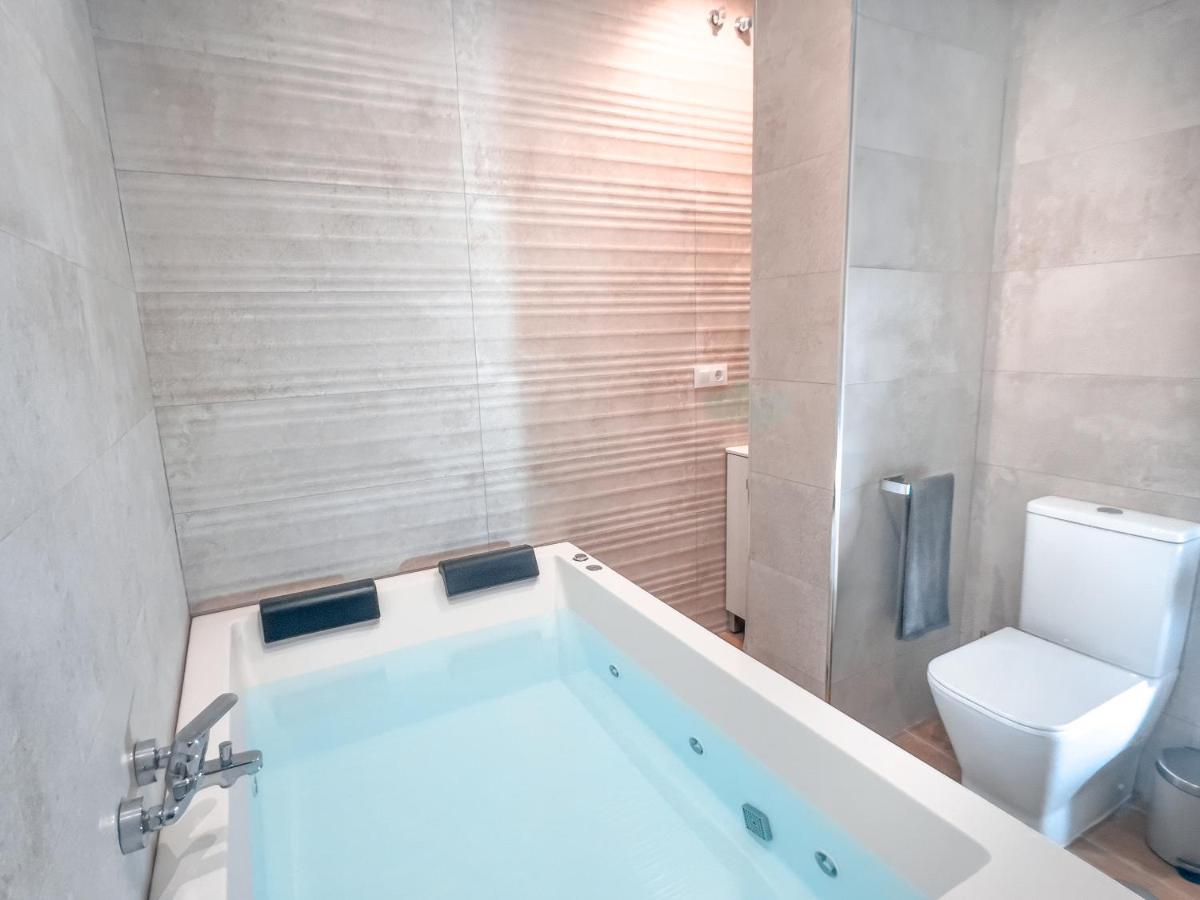 Studio with Spa Bath