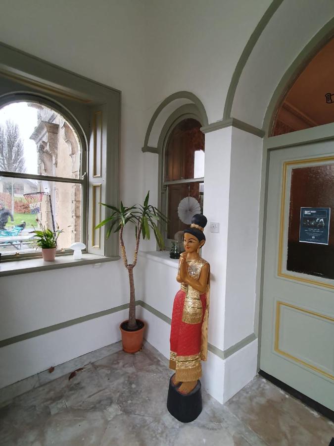 Upper East Wing Apartment in Richmond House - B&B