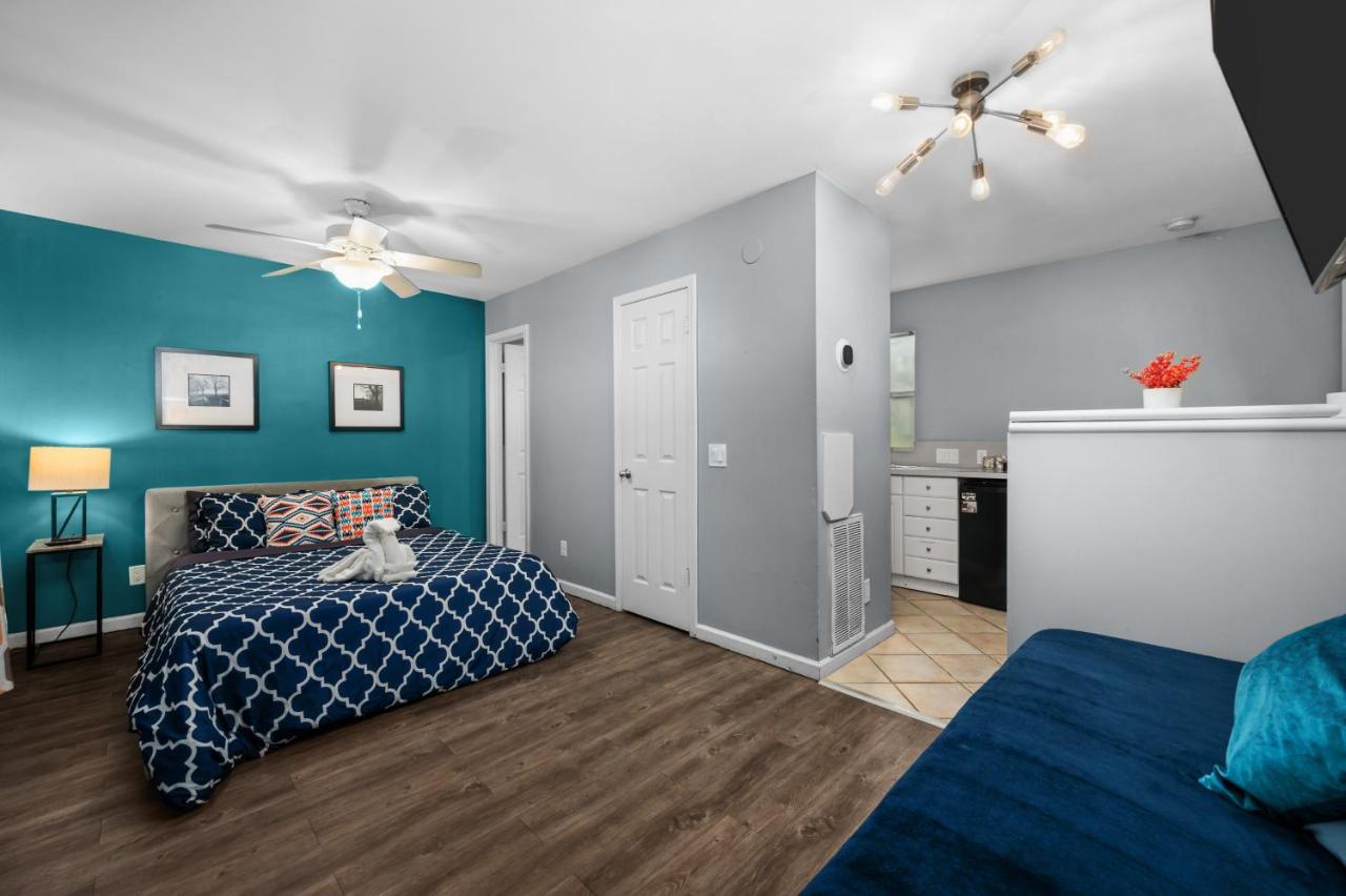Sleek Midtown Studio with Free Park & Pet Friendly - B&B Houston