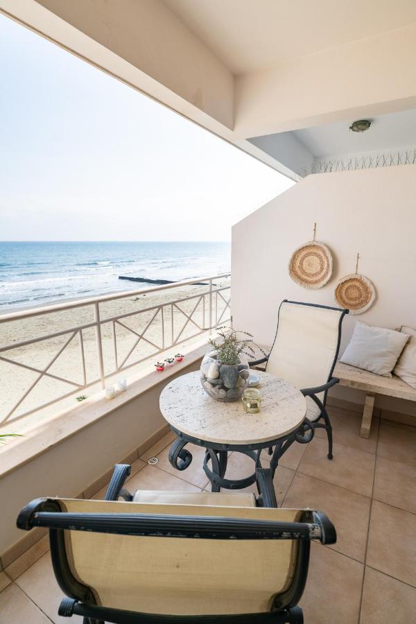 Quattro Beachfront Sea View Ap 4 - B&B