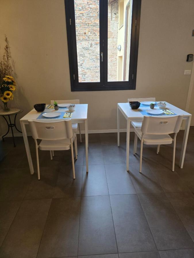 Honey Rooms Ferrara - B&B