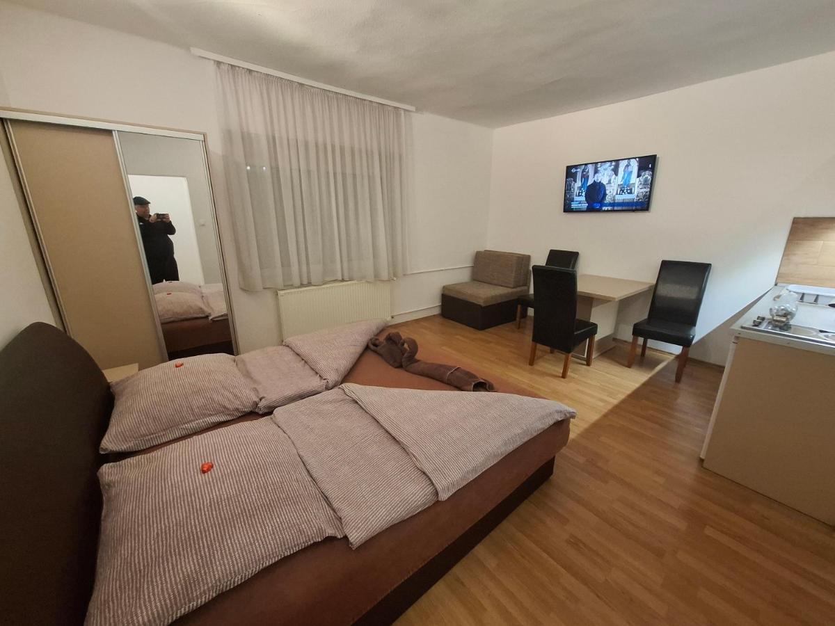 Deluxe Studio