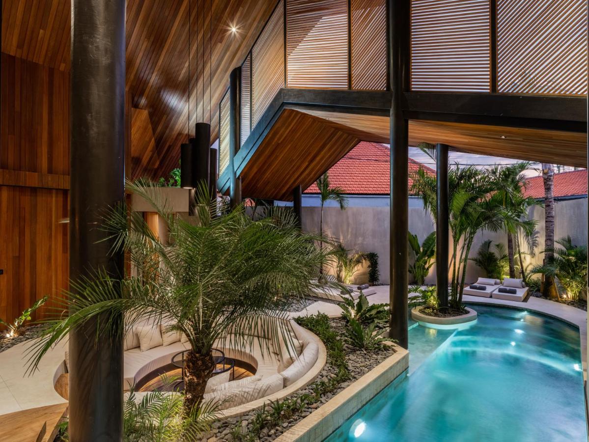 Villa Levante Bali by House of Winds - Tropical Oasis near Canggu - Chambres d'hôtes Kerobokan
