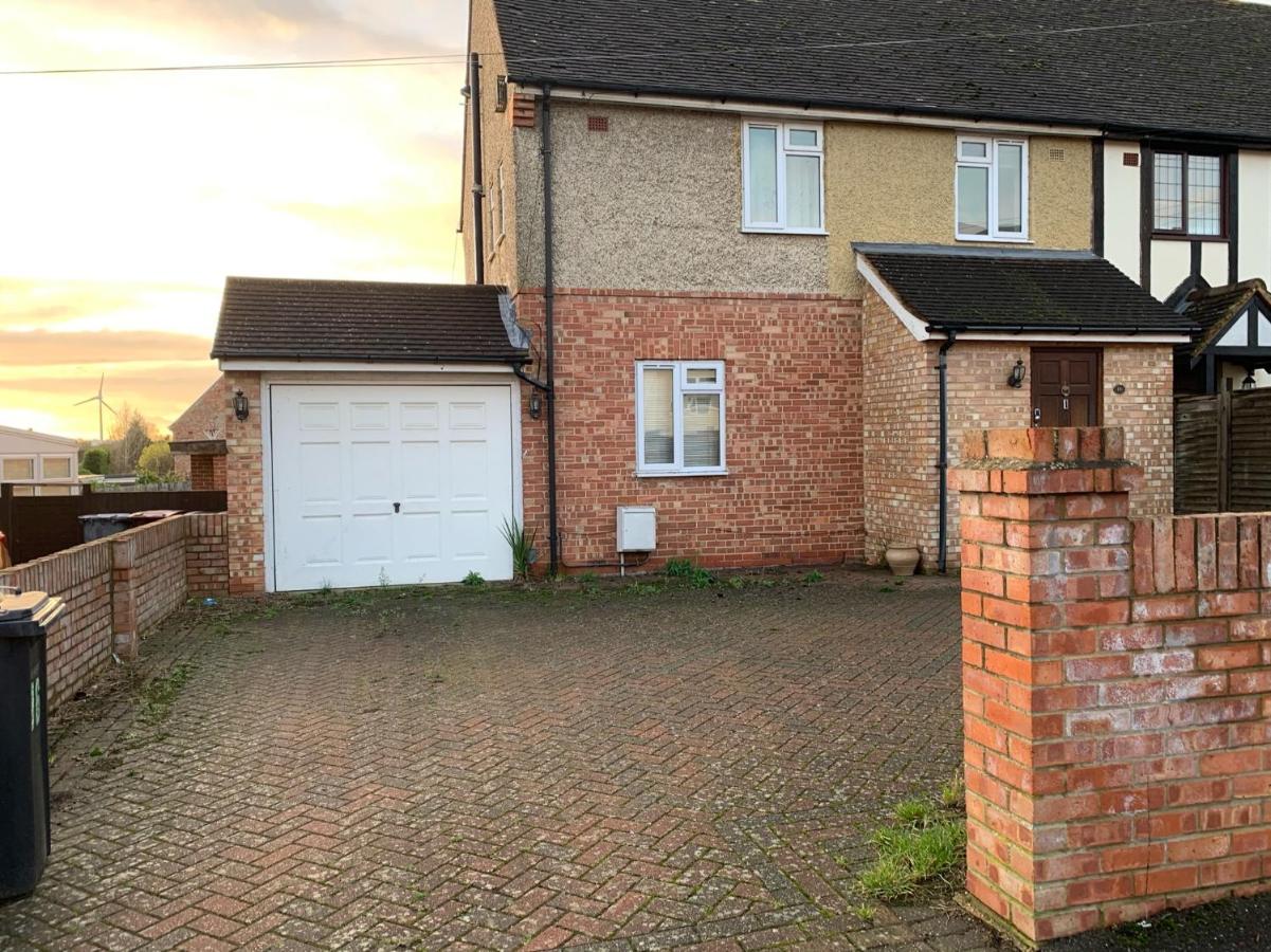 Private Rooms with Shared Bathroom Bus Stop 8 Mins Away - B&B Earley