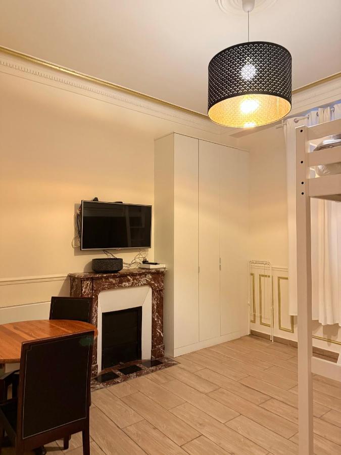 Appartement hausmanien élégant dans le 6ème - B&B Parigi