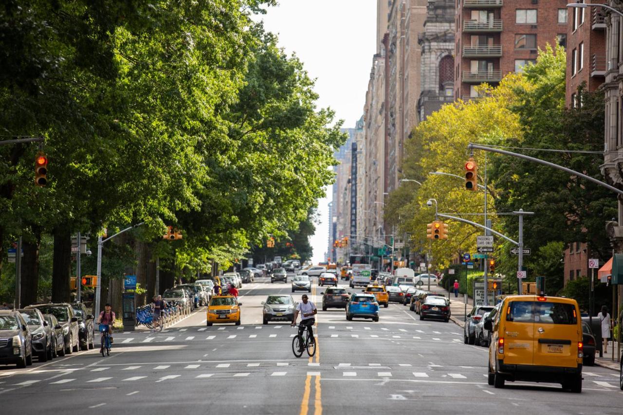 SPACIOUS 4BR 2BA apt WITH PRIVATE OUTDOOR SPACE UWS - B&B