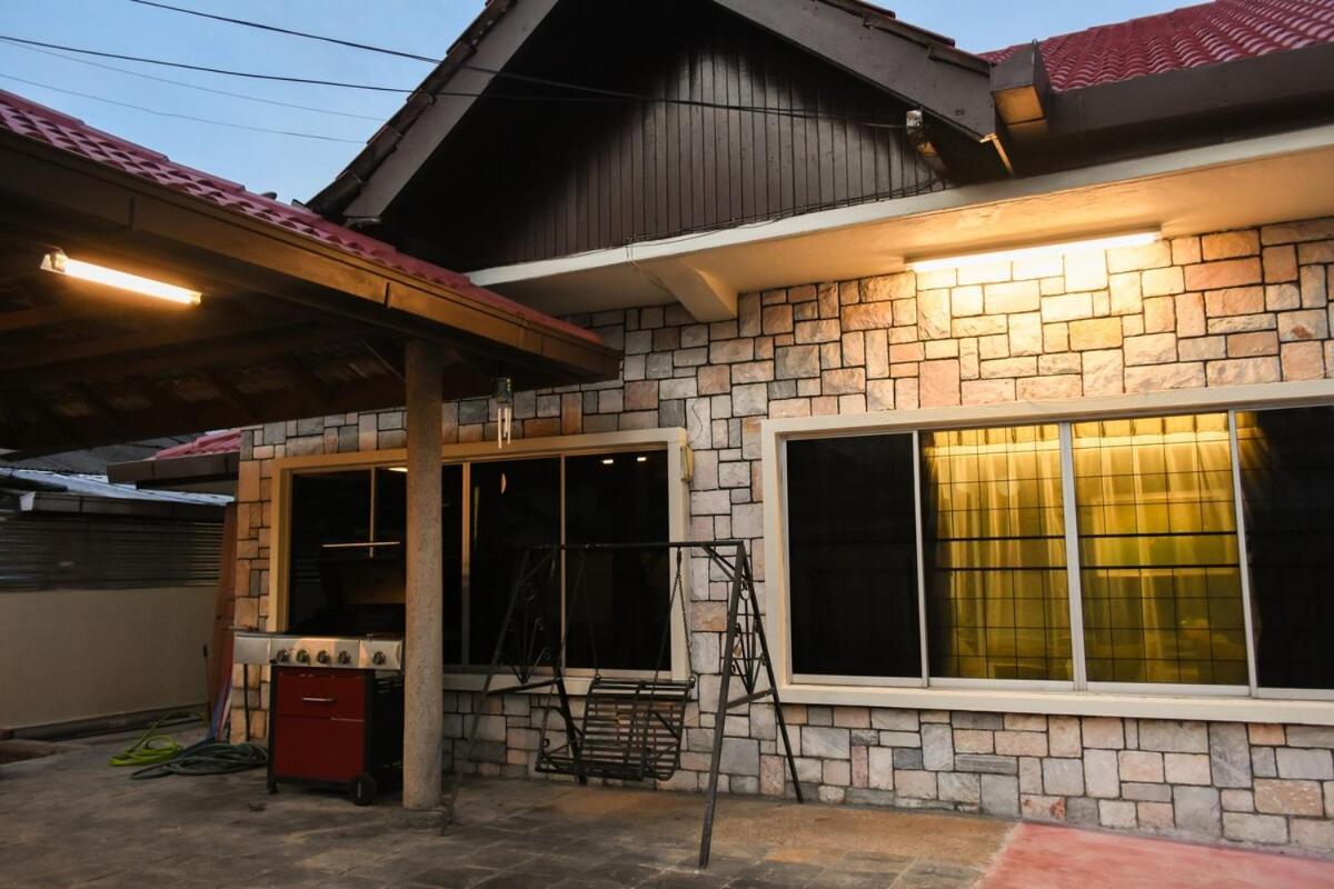 Rumah Embun Cozy Family Bungalow - Ferienwohnung