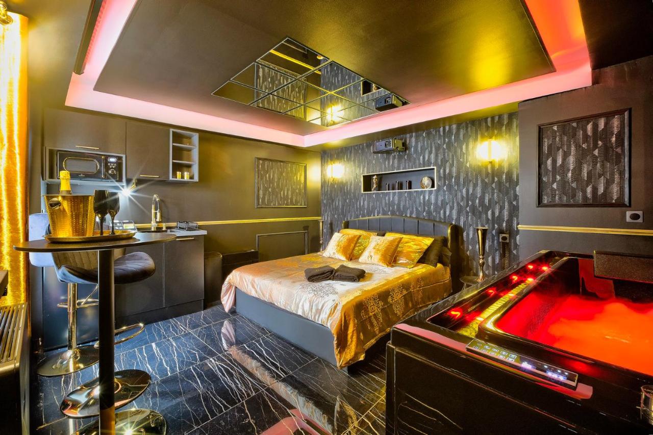 LA GOLDEN ROOM - Suite de Luxe avec Jacuzzi - B&B Mâcon