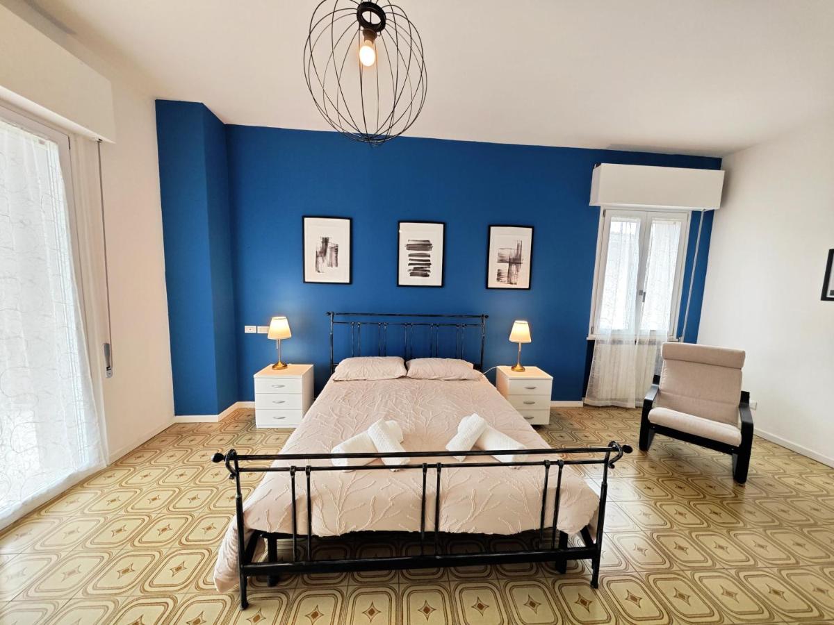 Deluxe Room (2 Adults + 1 Child)