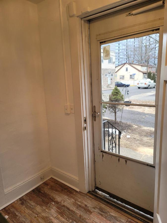 Two-Bedroom Home 25 min to NYC Free parking-UNIT-1 - Chambres d'hôtes Teaneck