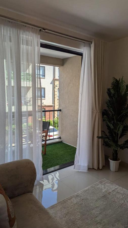 Sulwe homes 5 MINUTES FROM JOMO KENYATTA INTERNATIONAL AIRPORT - Chambres d'hôtes Nairobi
