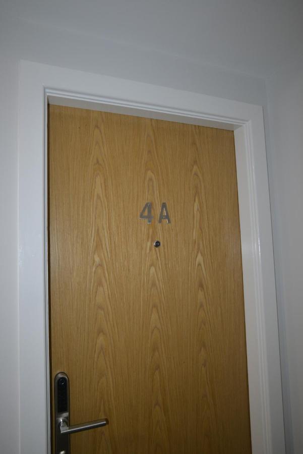 Elegant City Base in Liverpool - Cozy 1-Bed for Business & Relaxation - B&B
