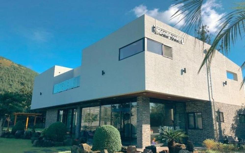 Jeju Camp Harris Spa Pension - Bed and Breakfast Ha-dong