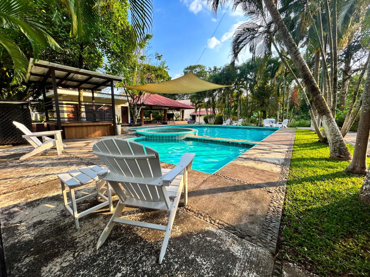 El encanto tropical, a minutos del IRTRA - Bed and Breakfast