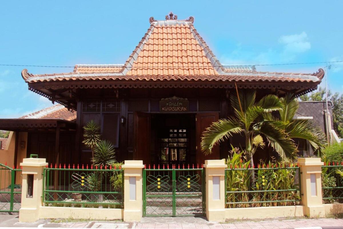 Ndalem Ngadisuryan Homestay - B&B