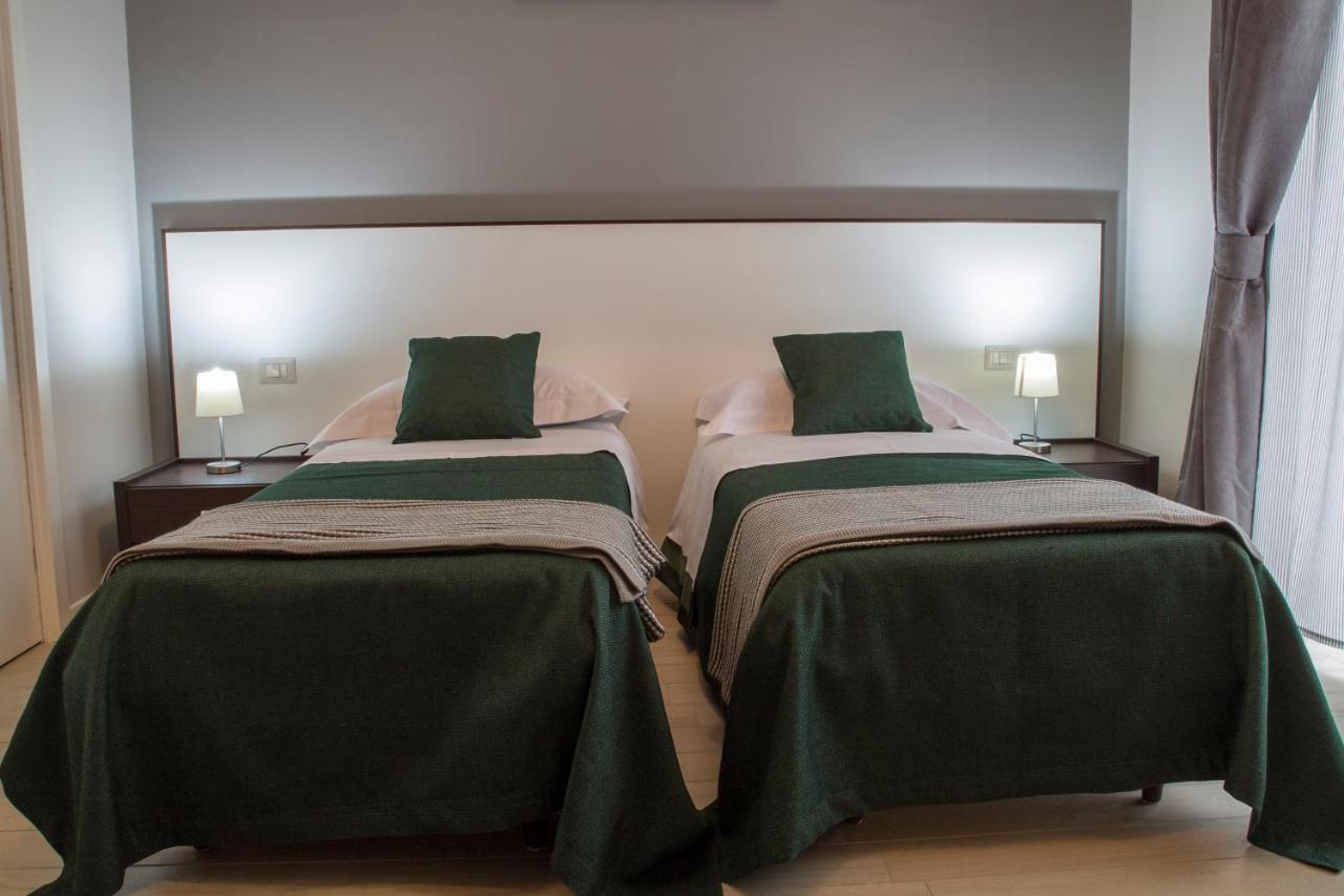 Camera Doppia con Letti Singoli con Letto Supplementare