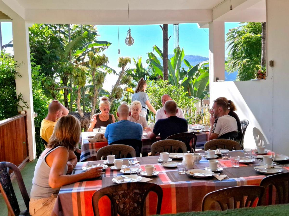 Camera Matrimoniale con Vista Montagna