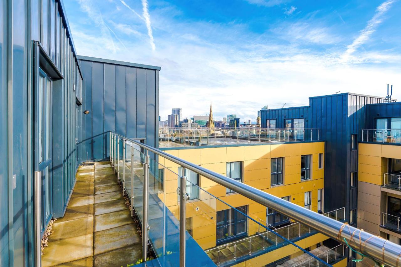 2 Bedroom Penthouse With Balcony By Host A Home - B&B