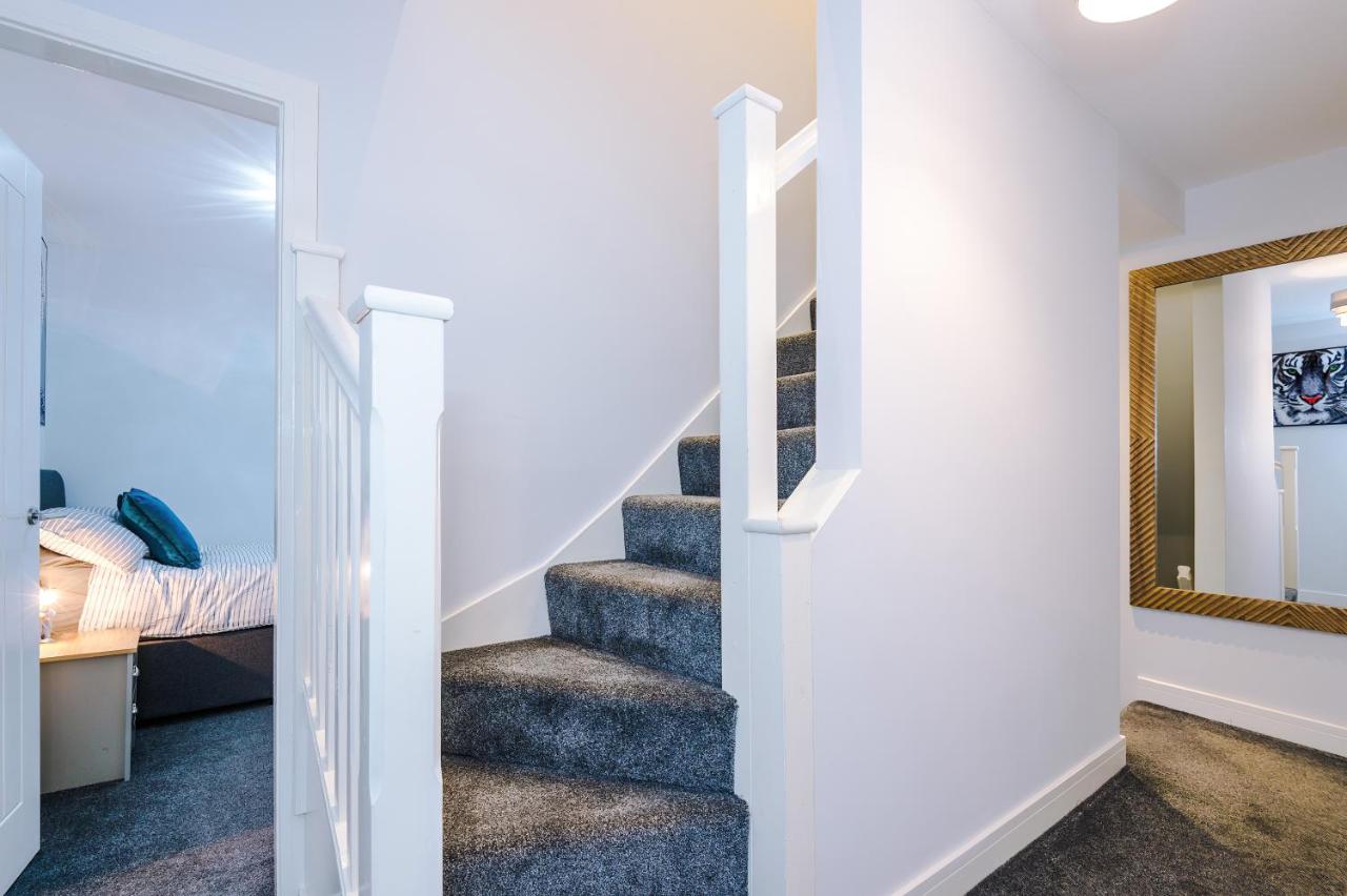 Modern & Beautiful 4 Bedroom, Bury Town Centre - B&B