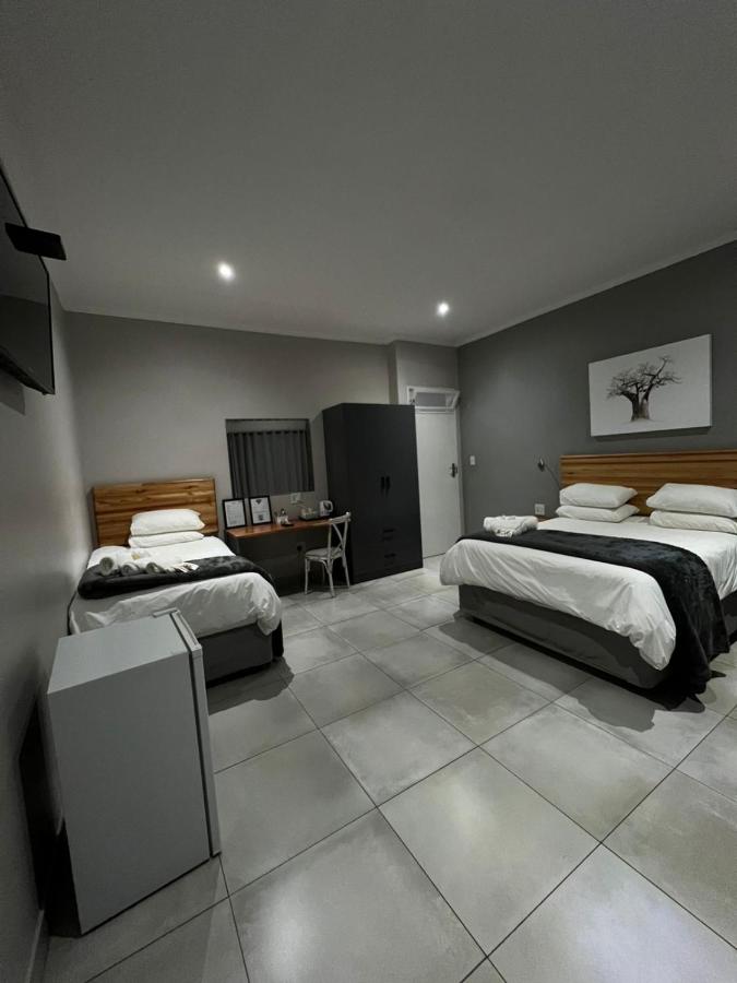 Deluxe Double Room (2 Adults + 1 Child)