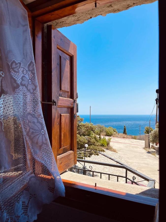 Cretan Hive - B&B Agía Paraskeví