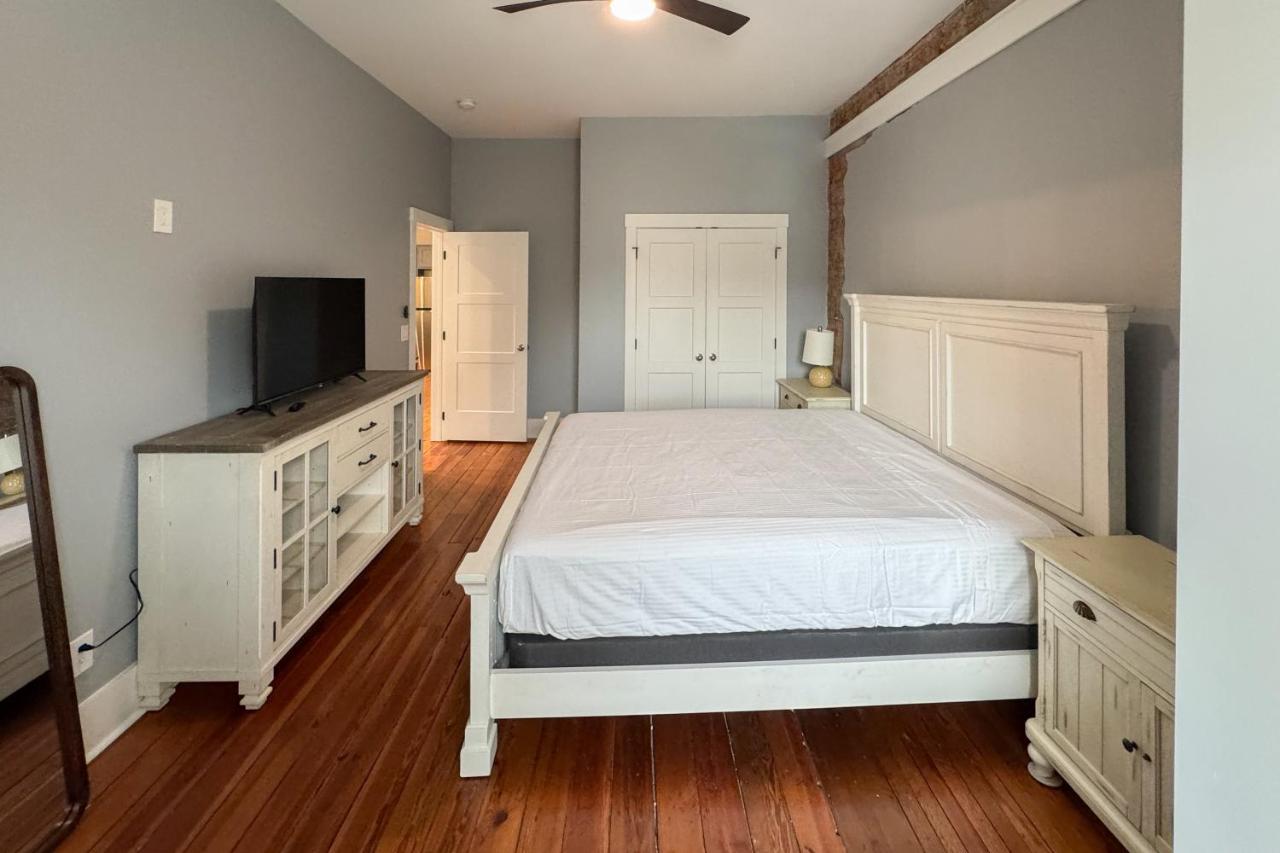 Eagle Claw Den - B&B