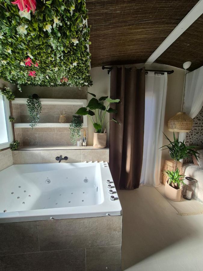 Love room au Castellet - Bed and Breakfast Le Castellet