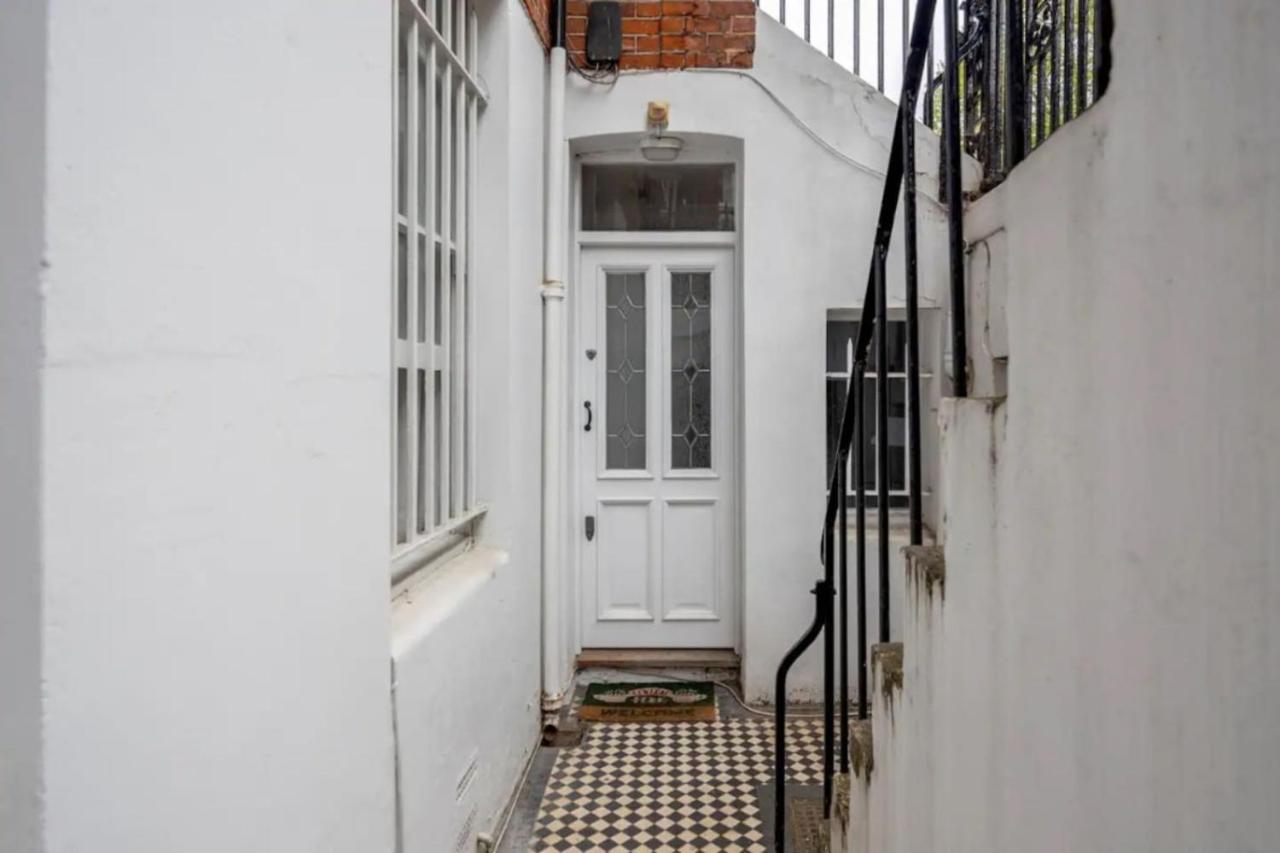 Direct access, Nespresso machine, Private Patio - B&B Londres