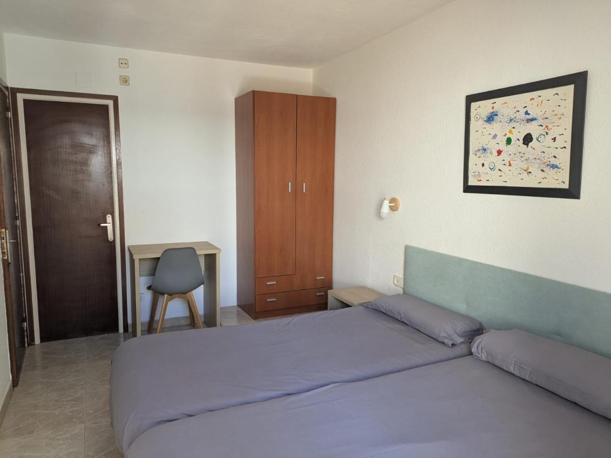 One-Bedroom Apartment with Balcony (2-3 Adults)