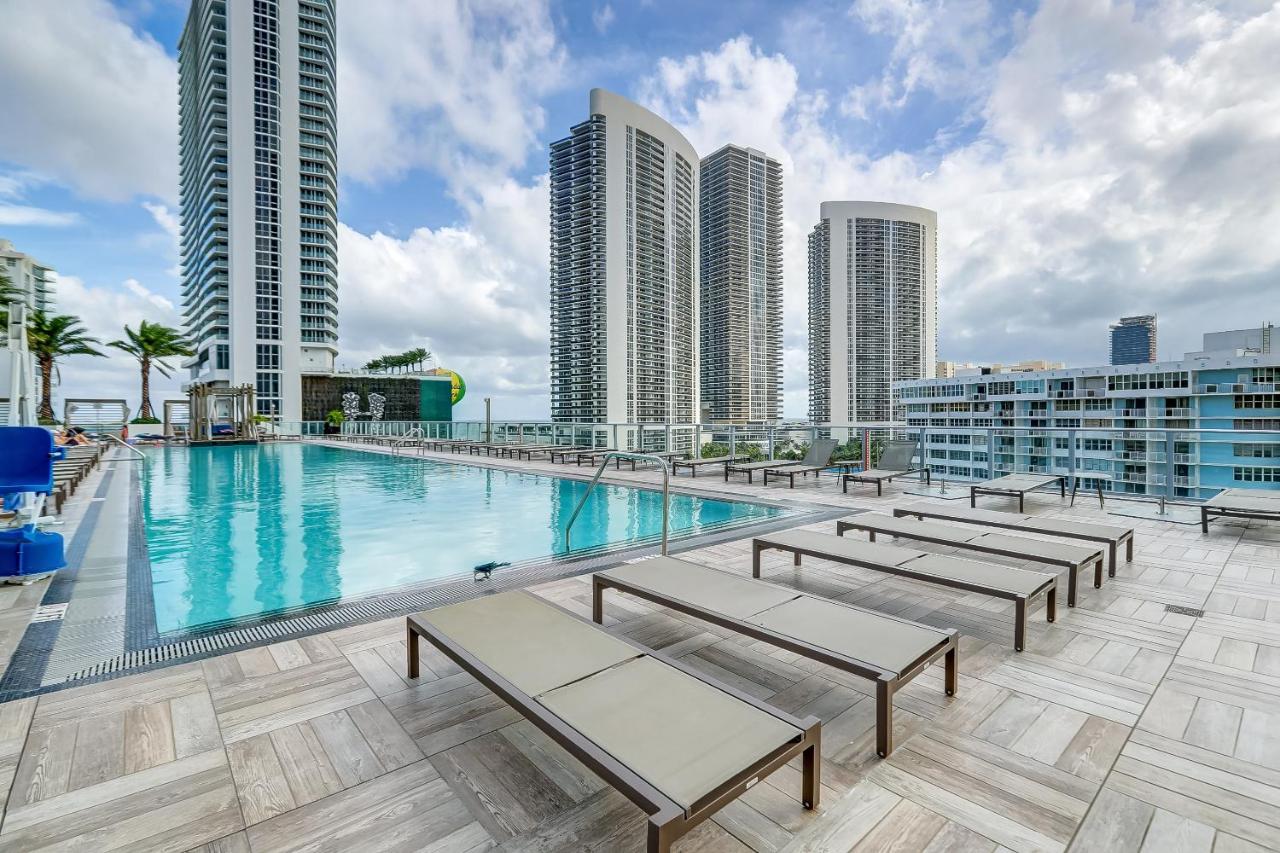 ONE OF A KIND 3 BEDROOM APARTMENT with WRAPAROUND BALCONY - Ferienwohnung Hollywood