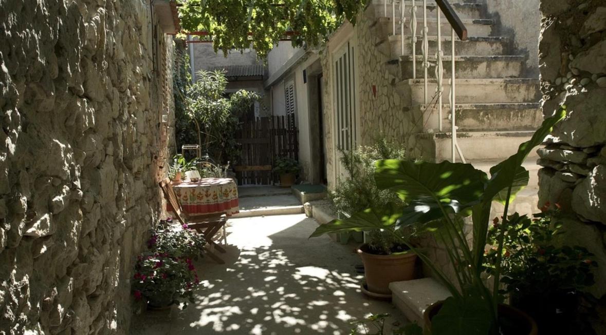 Apartman Lana - Bed and Breakfast Susak
