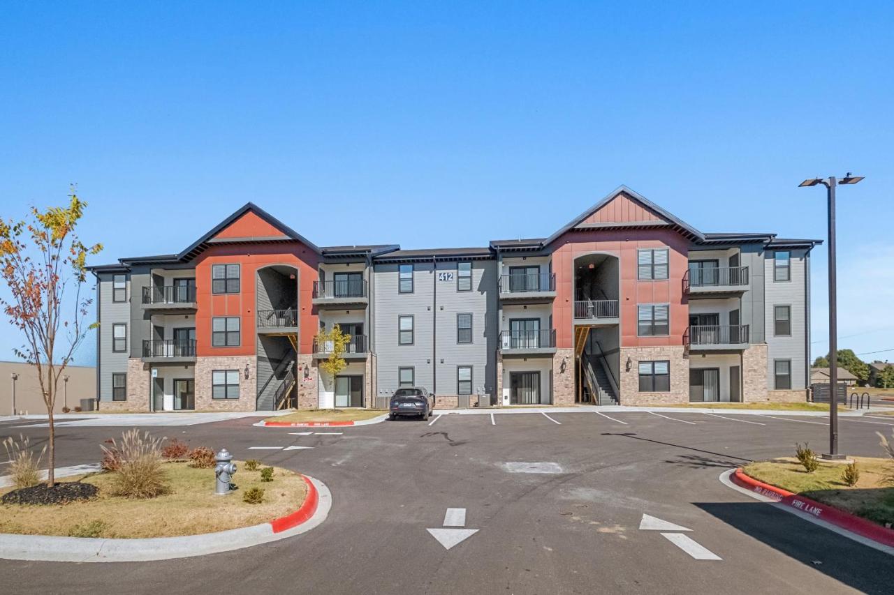 Deluxe Apt, King Bed, Pool, Gym,free "p" - Chambres d’hôtes Rogers