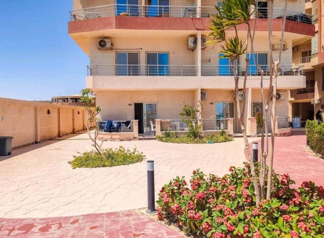 Hurghada 2Bed Beachfront on-the-beach apartment - B&B