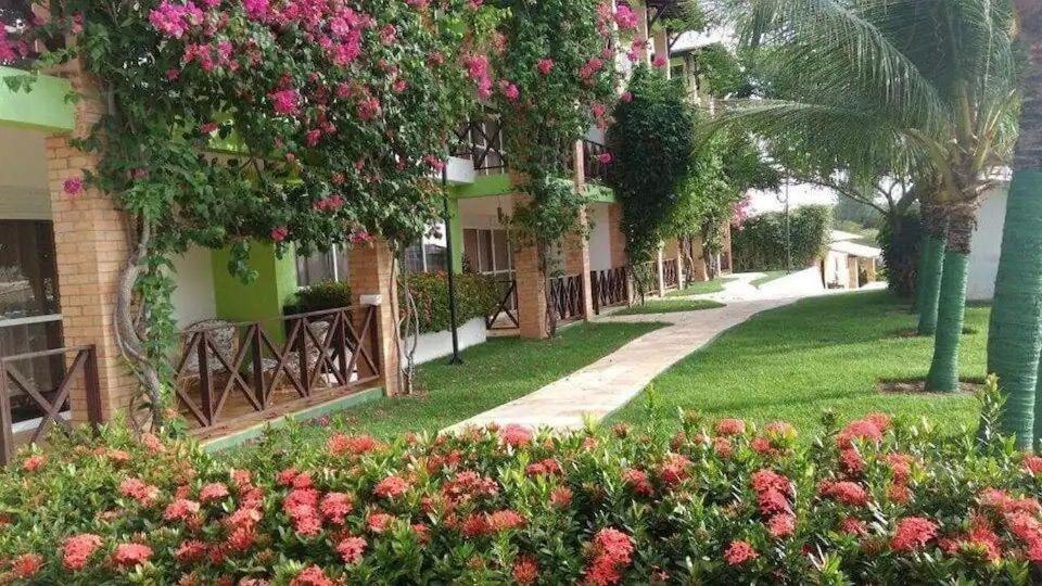 Condomínio Arituba Tropical - Praia Camurupim - Apartamento a 150m da praia - Chambres d’hôtes Nísia Floresta