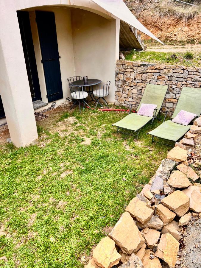 Studio pied de coline LYVIN - B&B