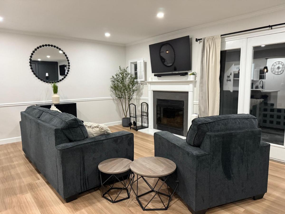 Newly Renovated Villa with King Bed and Amenities, 1 mile to Mohegan Sun - Ferienwohnung