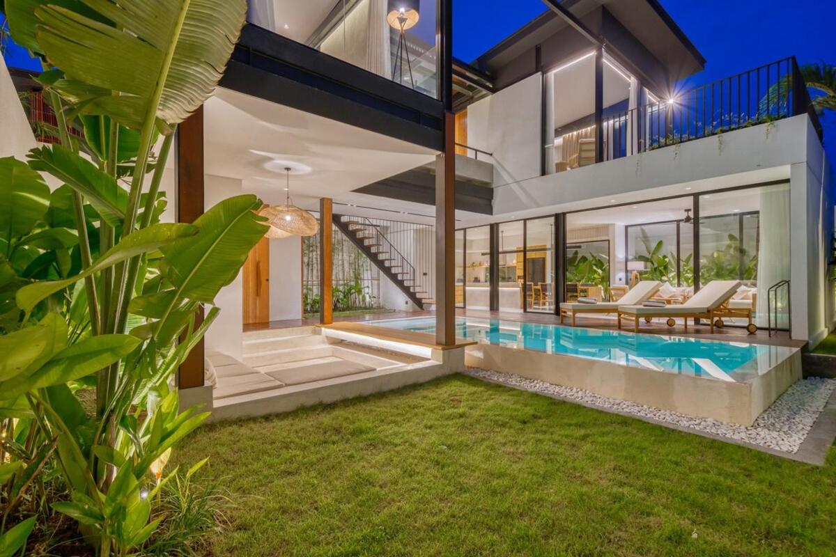 Luxury Industrial-Style 2BR Villa Kirma Near the Beach - Chambres d’hôtes Canggu