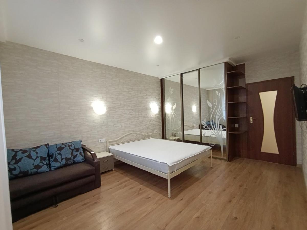 Квартира з ремонтом між залізничним вокзалом і центром - B&B