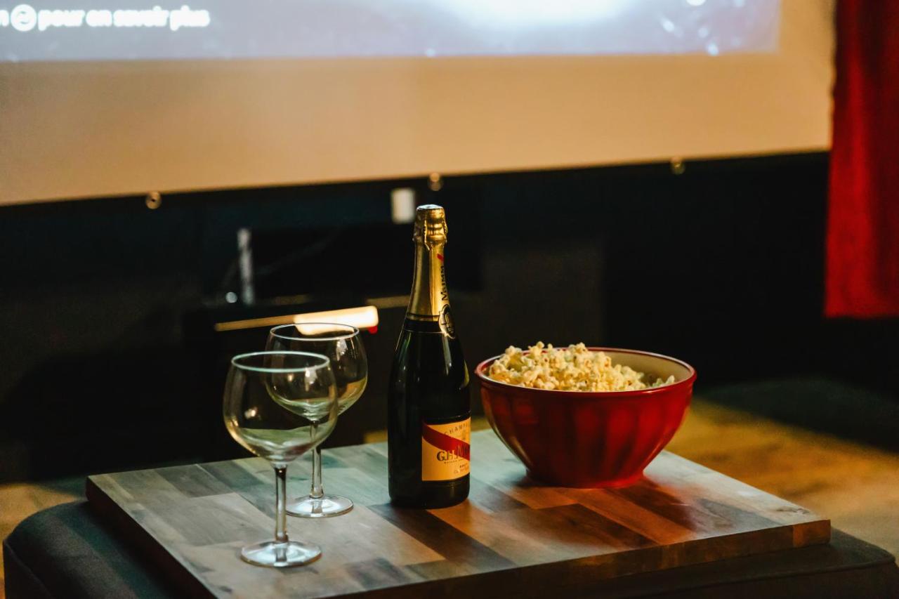 Cinéma Room - Salle vidéo projecteur - Netflix - B&B