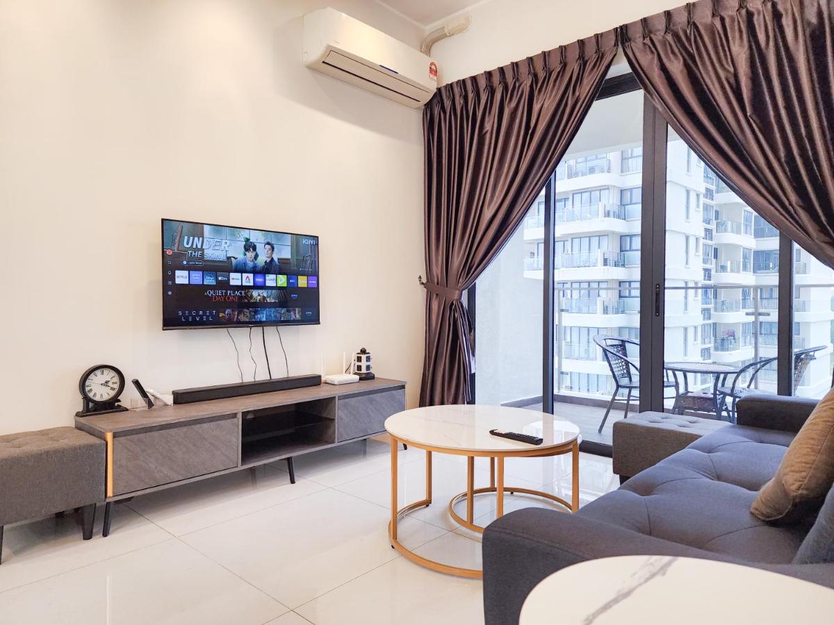 Apartment with City View