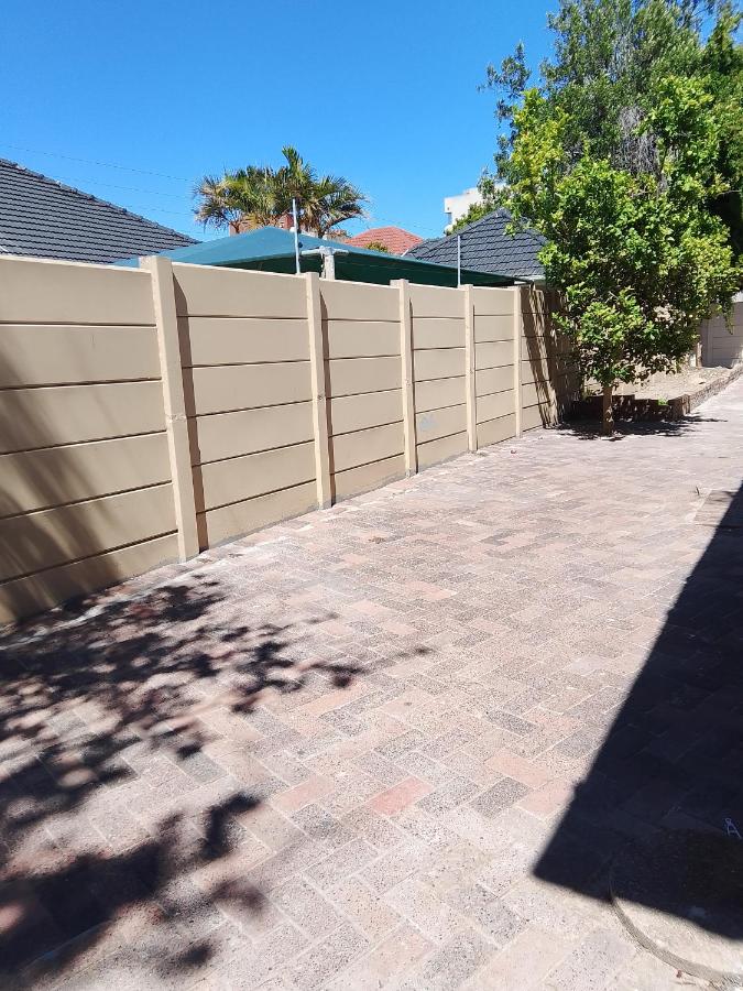Duminy Guest Lodge - B&B