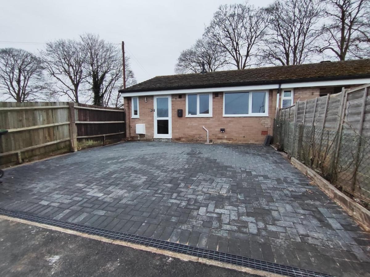 2 Bed Chippenham House with Parking - B&B