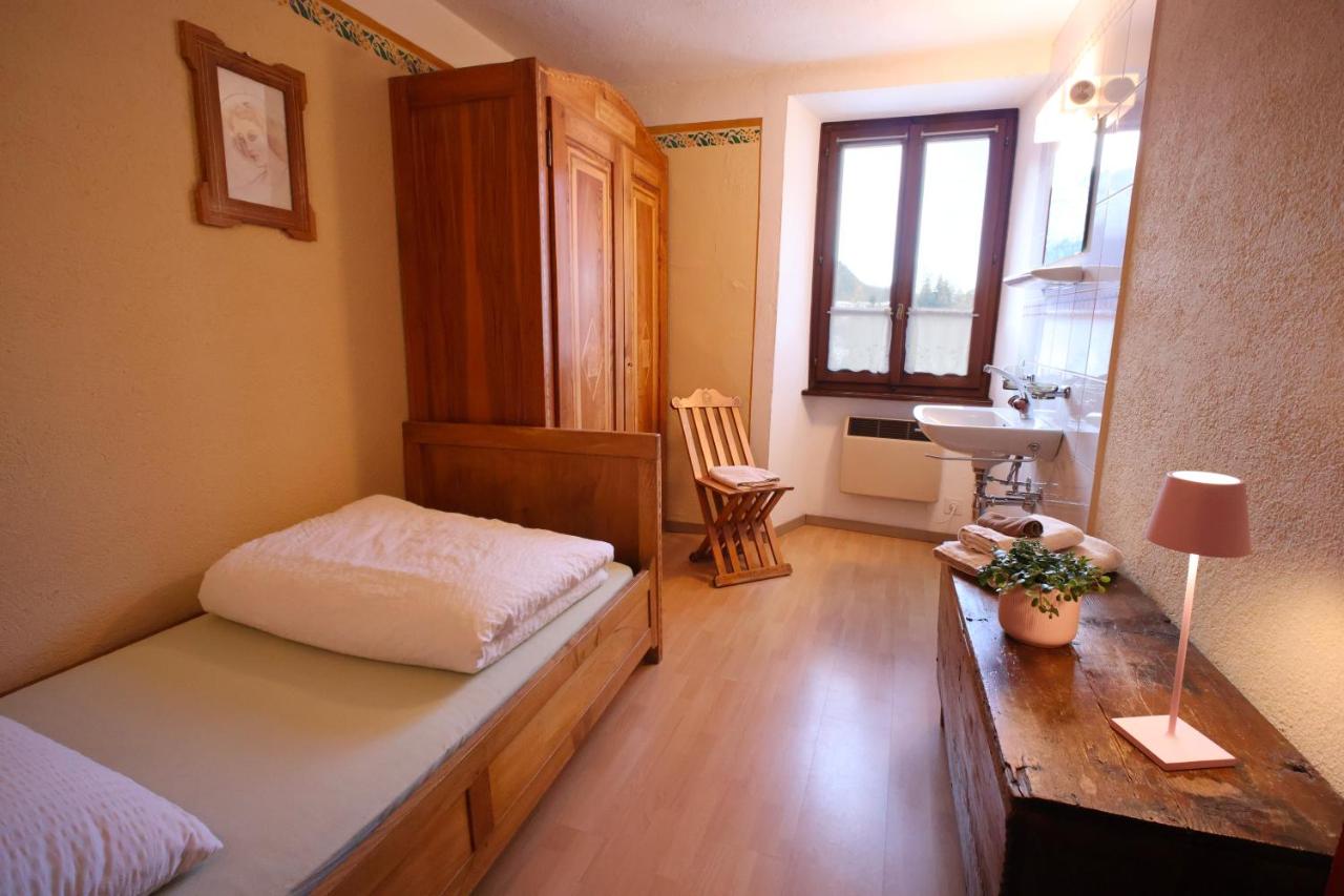 Standard Single Room with Shared Bathroom