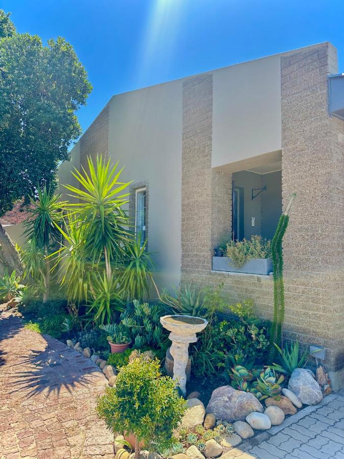 Mario & Luiza's Place - Cozy Stay with Pool & Braai - B&B Worcester